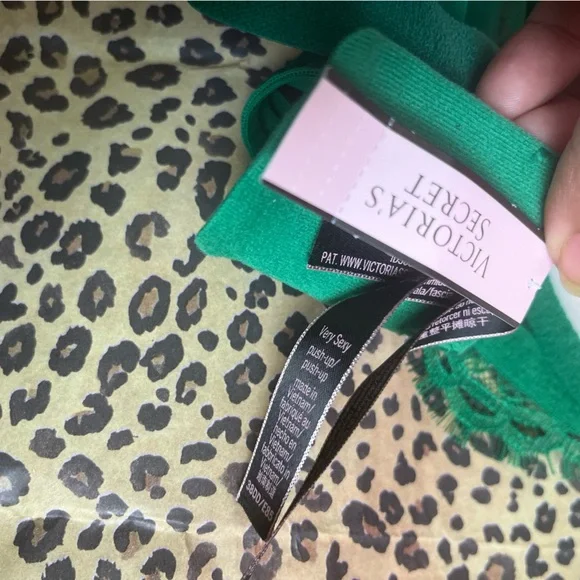 NEW VICTORIAS SECRET SEXY PUSH-UP BRA - Picture 9 of 13